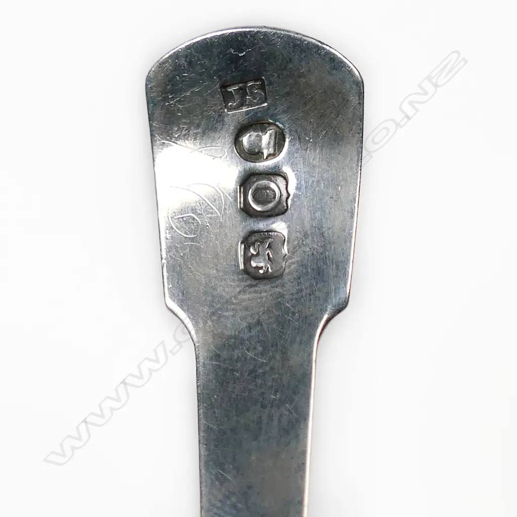 George III silver caddy spoon, Image 1++