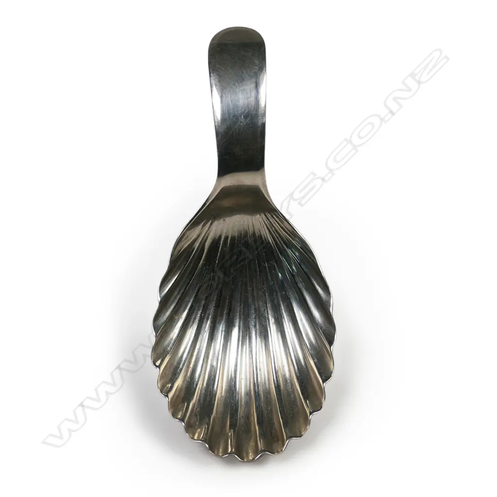 A George III silver tea caddy spoon, Image 1++
