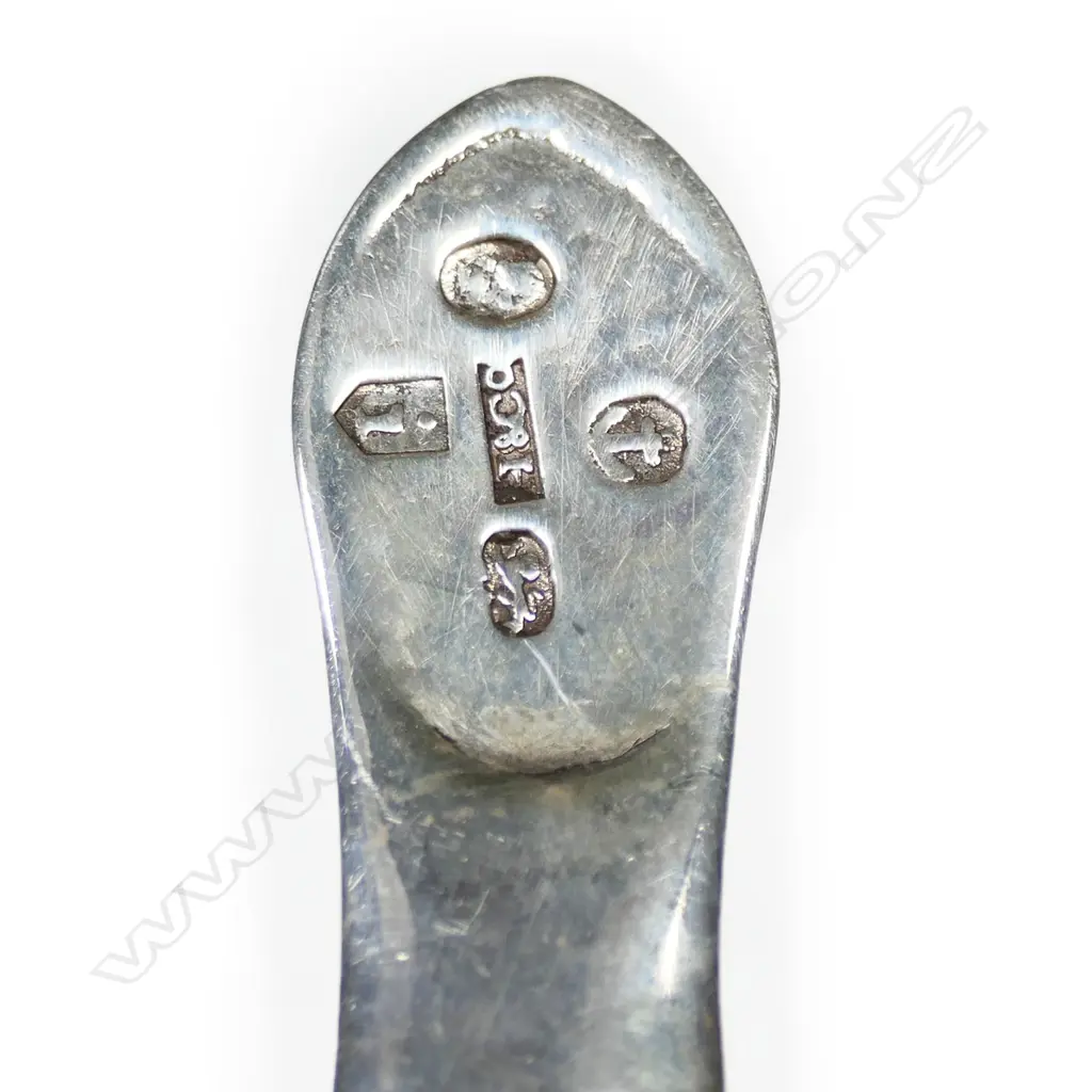 A George III silver caddy spoon, Image 1++