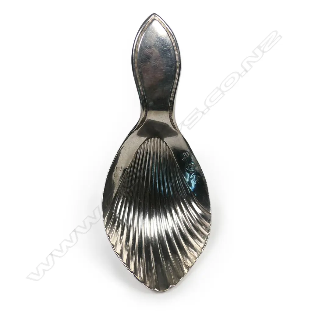 A George III silver shell bowl tea caddy spoon, Image 1++