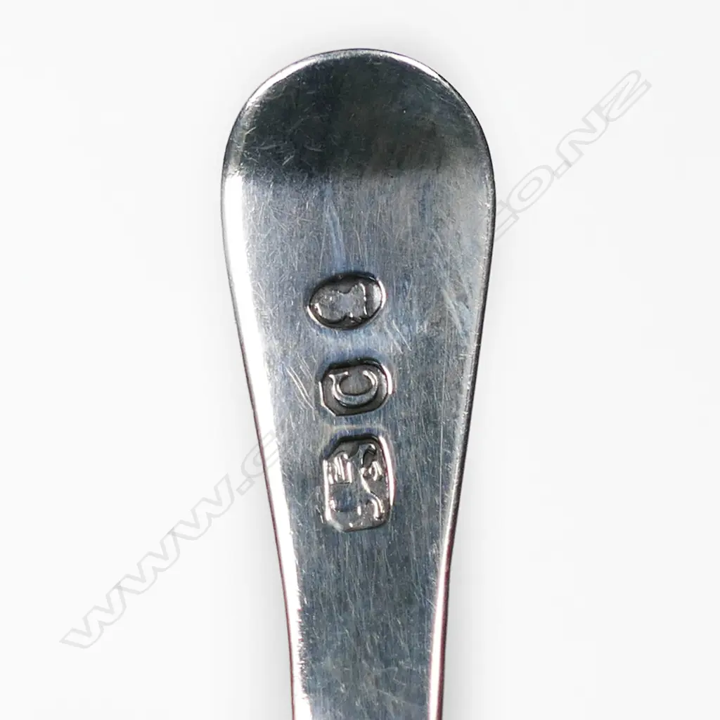 A George III silver caddy spoon, Image 1++
