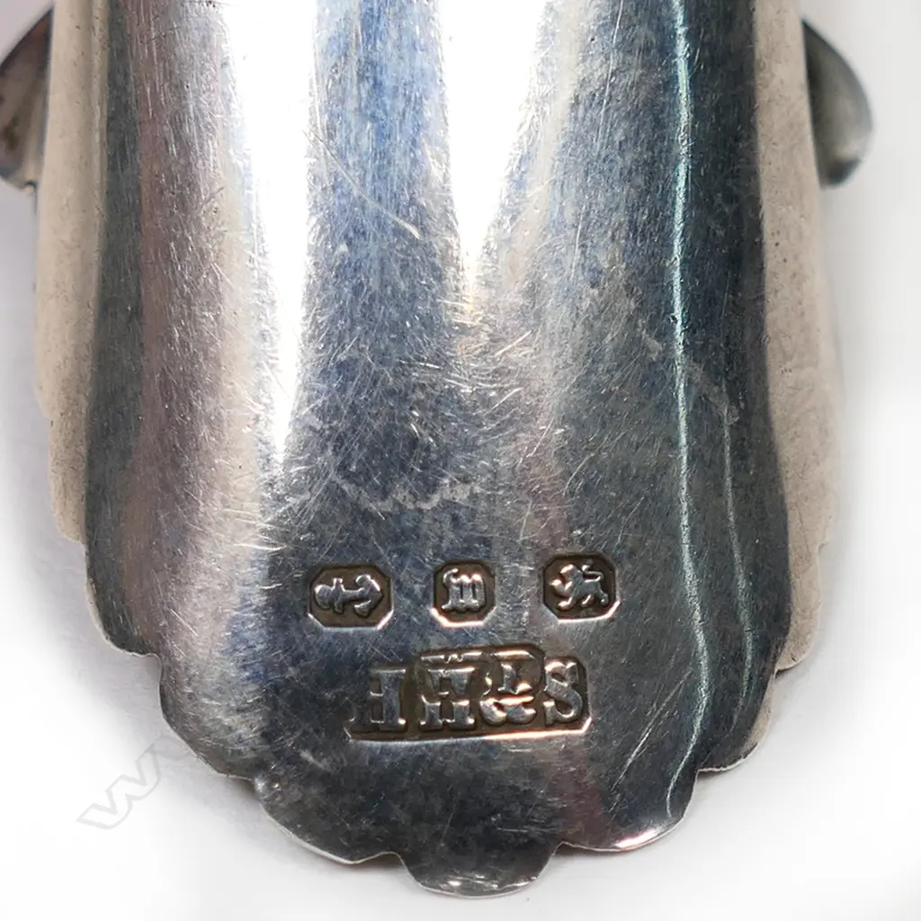 A Victorian silver engraved long handled sugar shovel, Image 1++