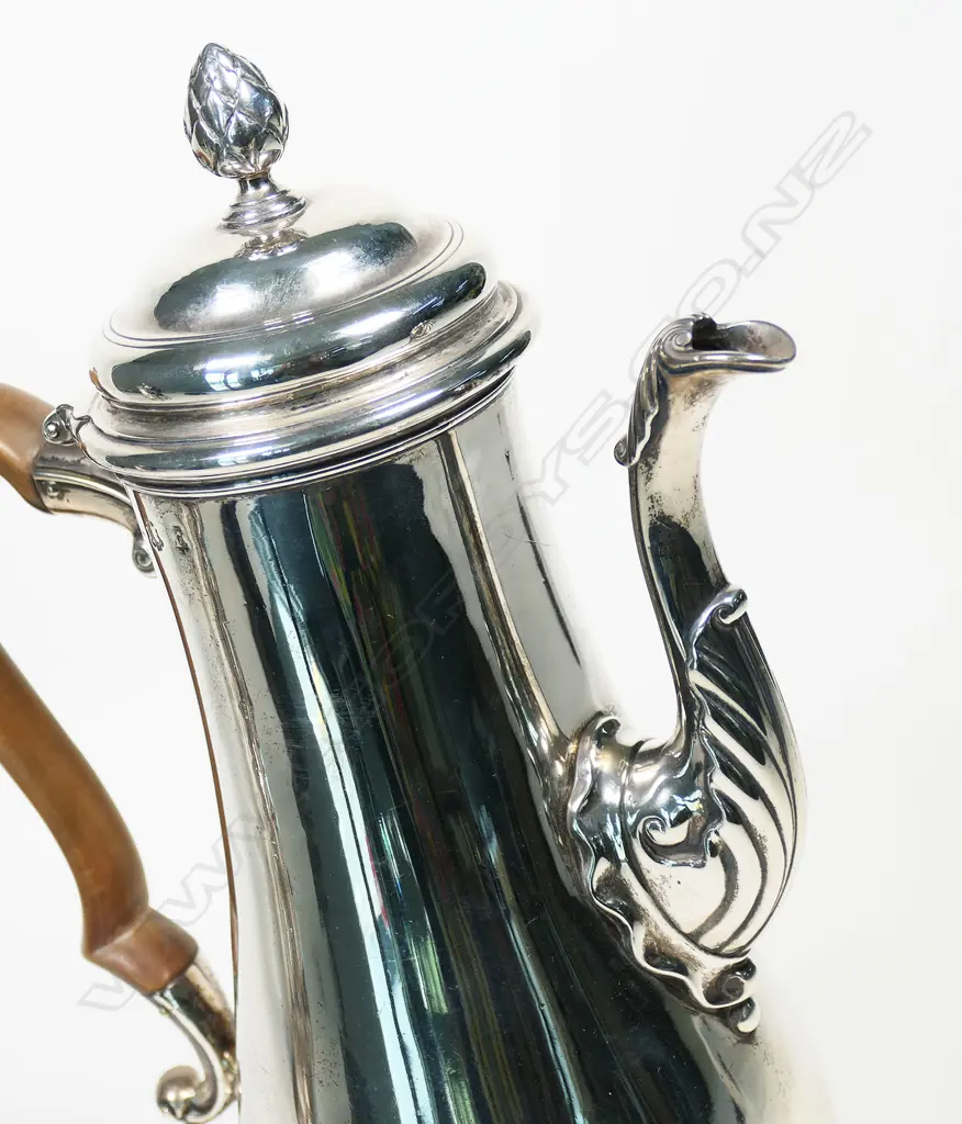 A good George II silver coffee pot, Image 1++