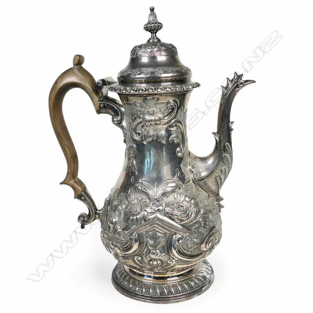 A George III baluster silver coffee pot with shell moulded spout, Image 1++