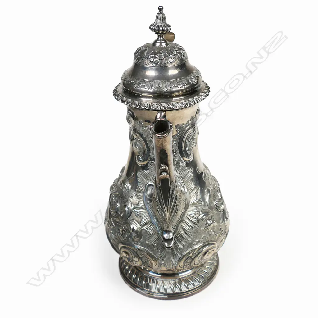 A George III baluster silver coffee pot with shell moulded spout, Image 1++