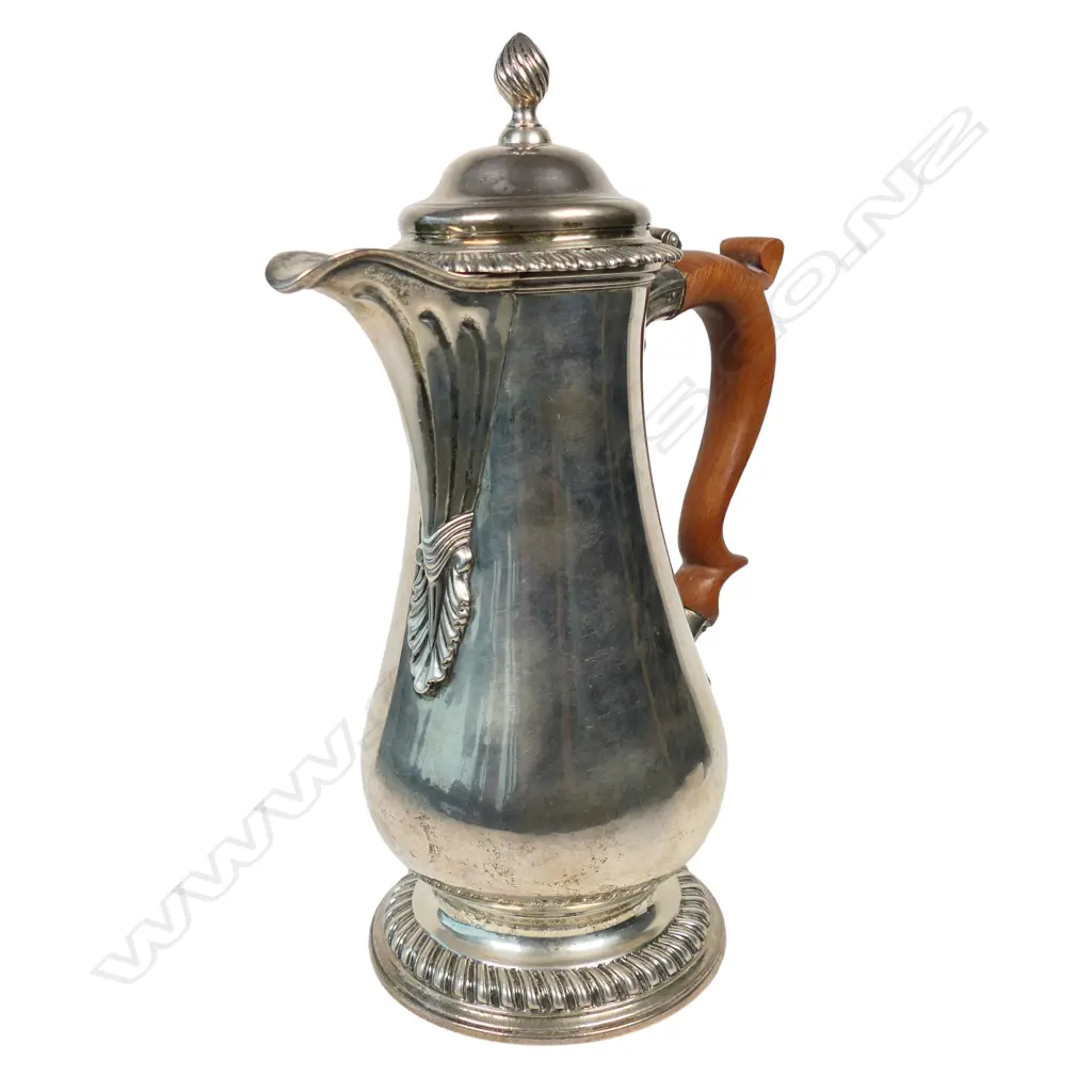 A George III silver hot water pot, Image 1++