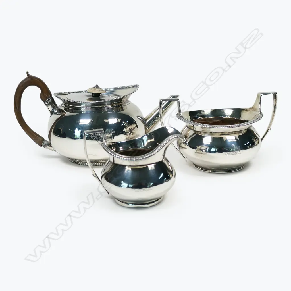 A George III silver three-piece tea set, Image 1++