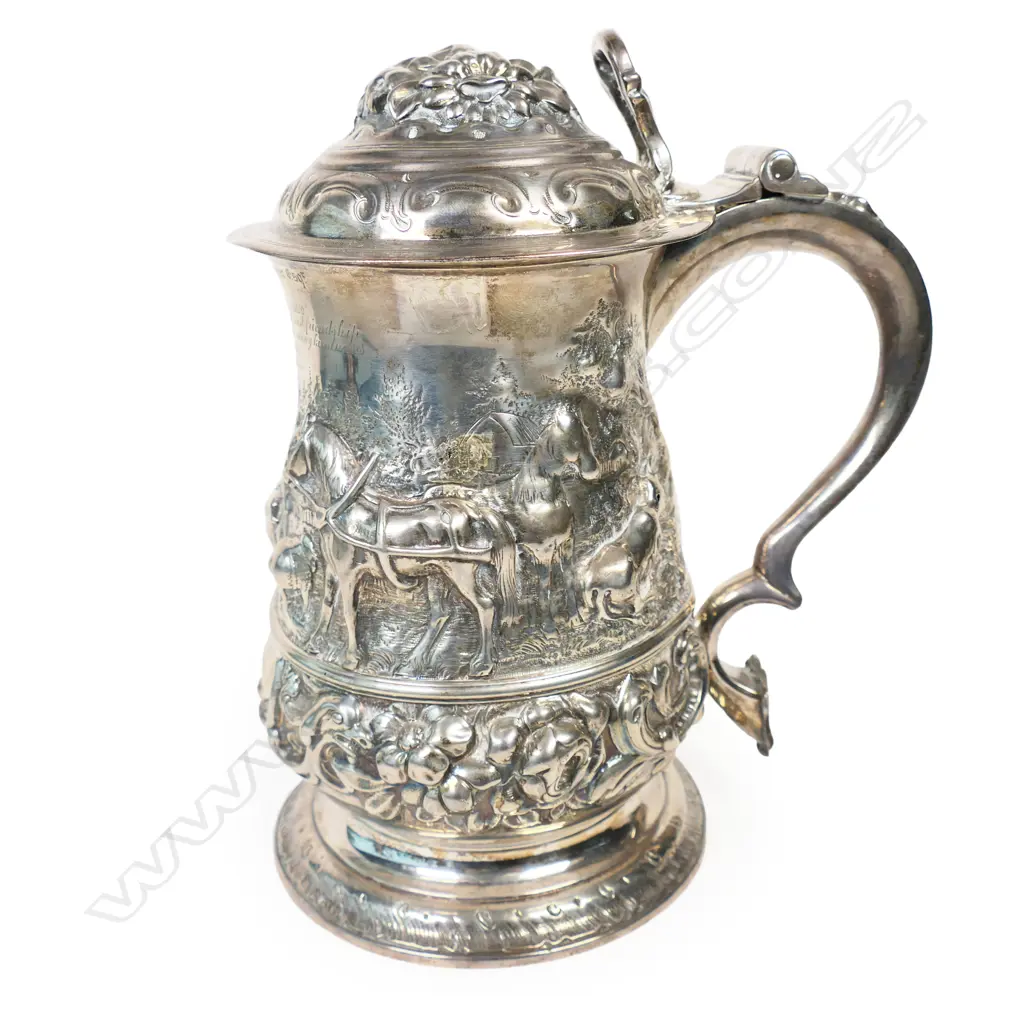 A late George II silver tankard, Image 1++