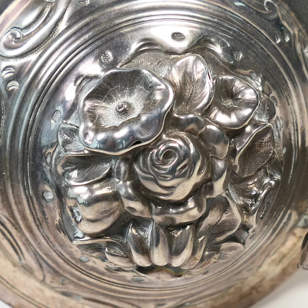 A late George II silver tankard, Image 1++
