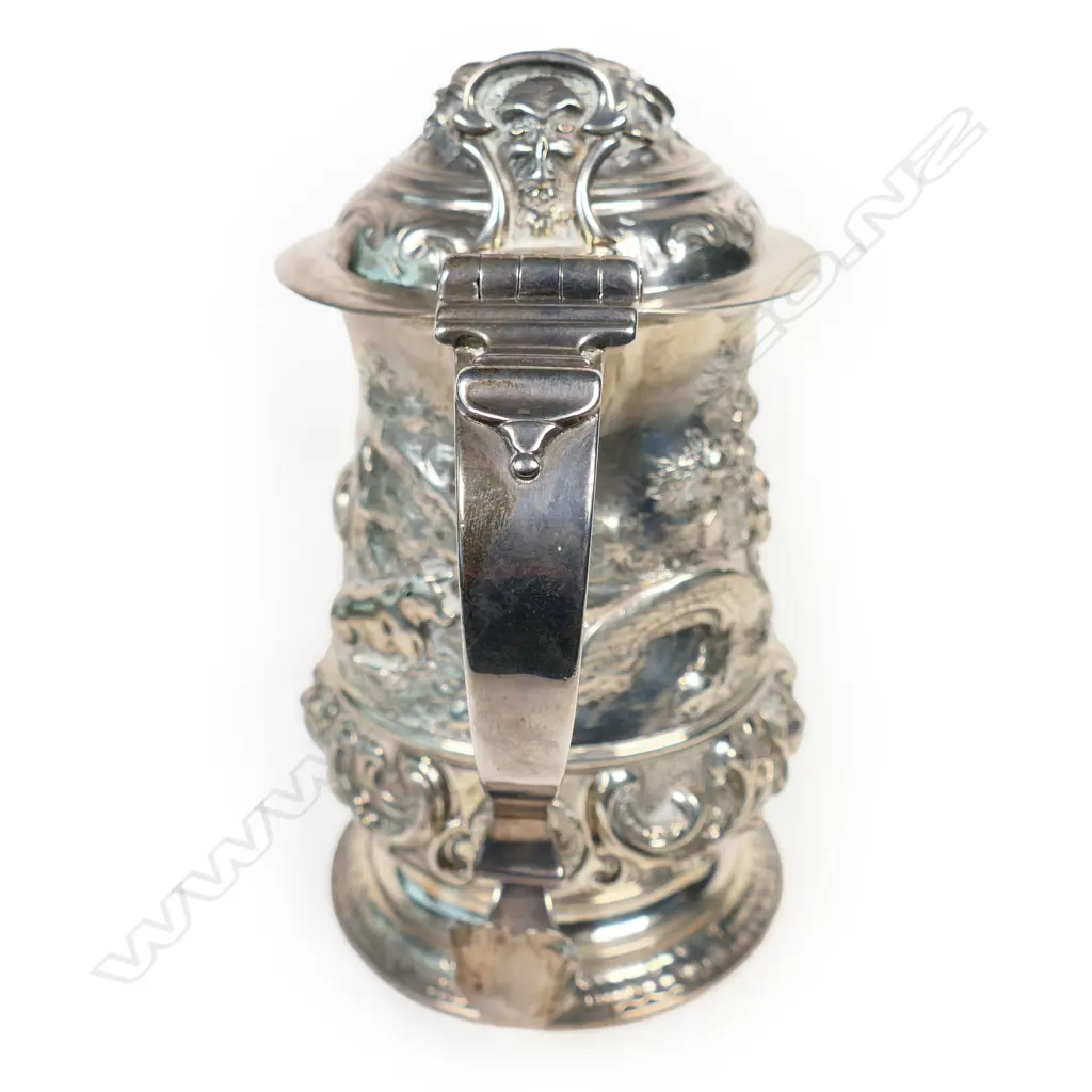 A late George II silver tankard, Image 1++