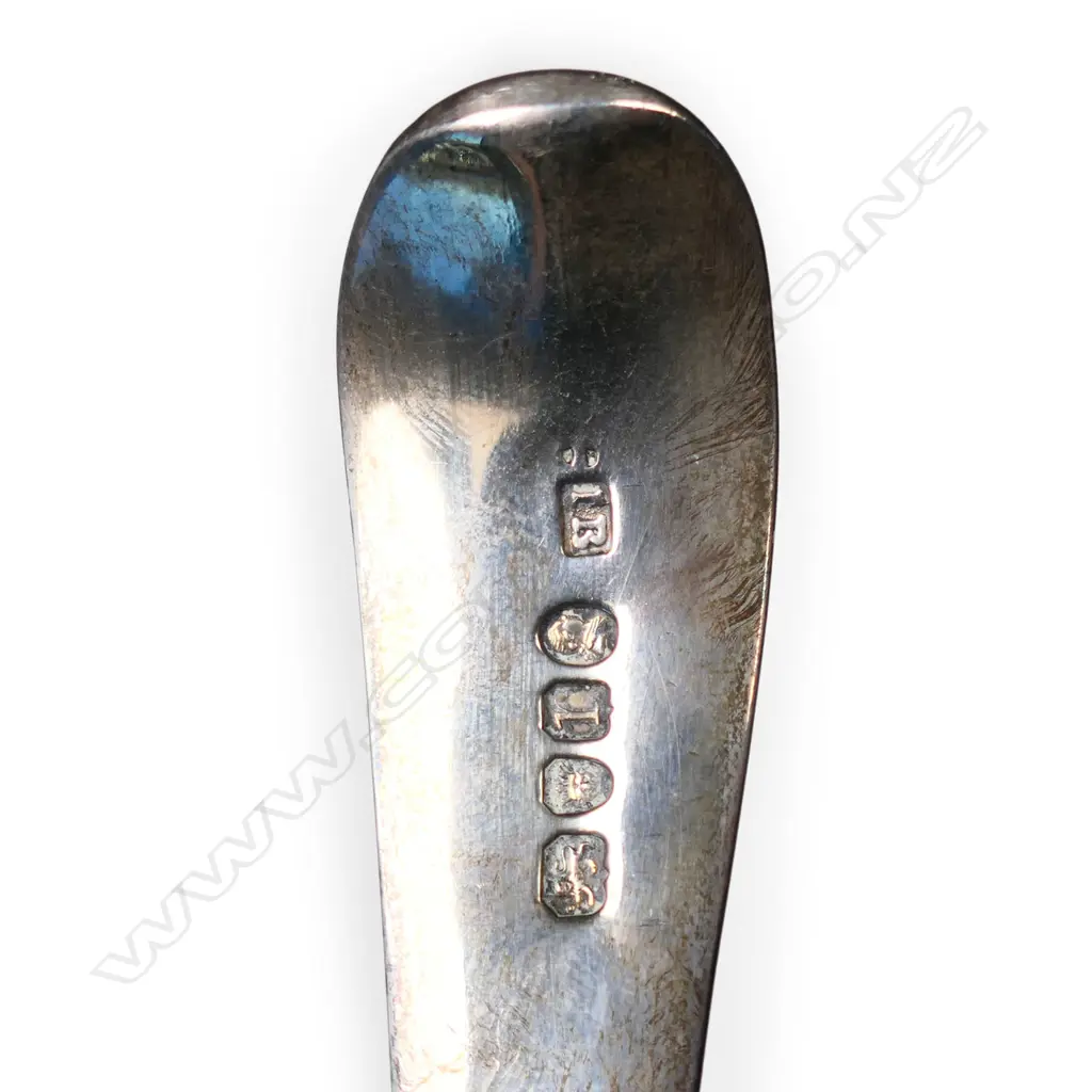 A George III silver pie spoon, Image 1++