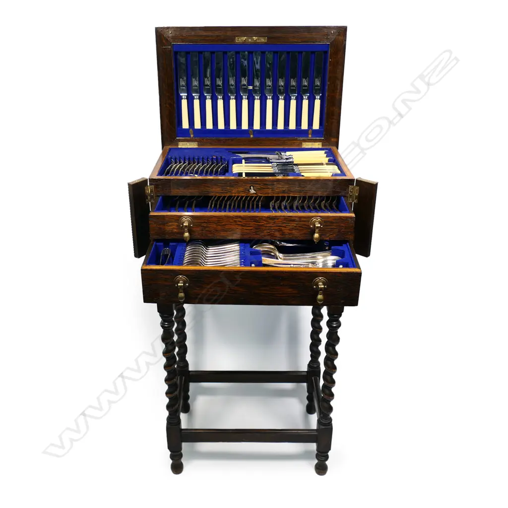 A twelve-place silver plate cutlery set in oak stand, Image 1++