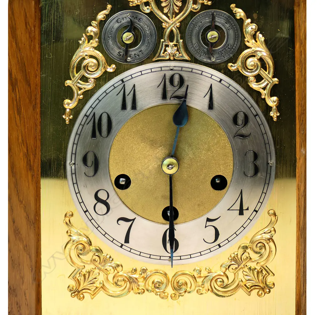 An Edwardian oak cased mantel clock, Image 1++