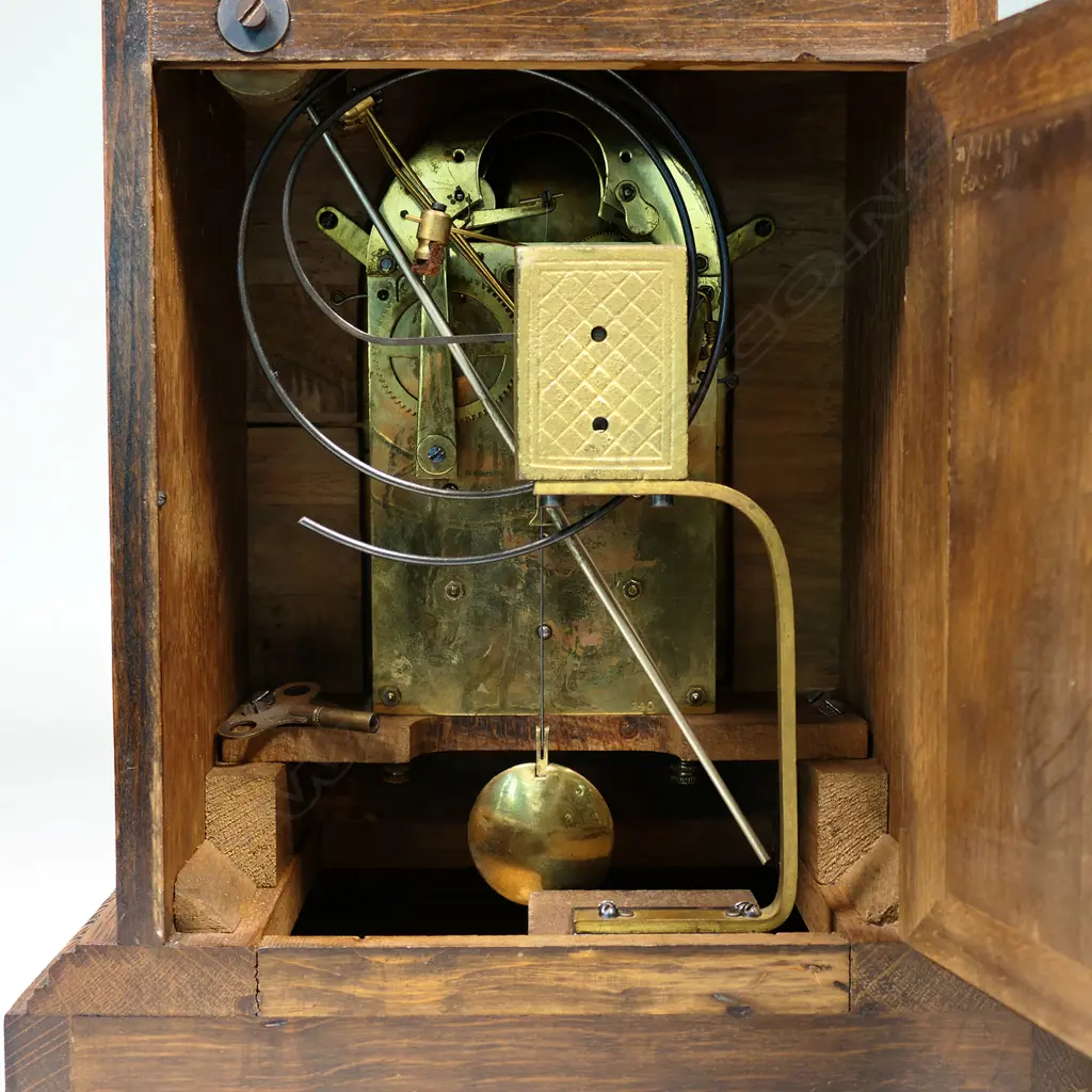 An Edwardian oak cased mantel clock, Image 1++