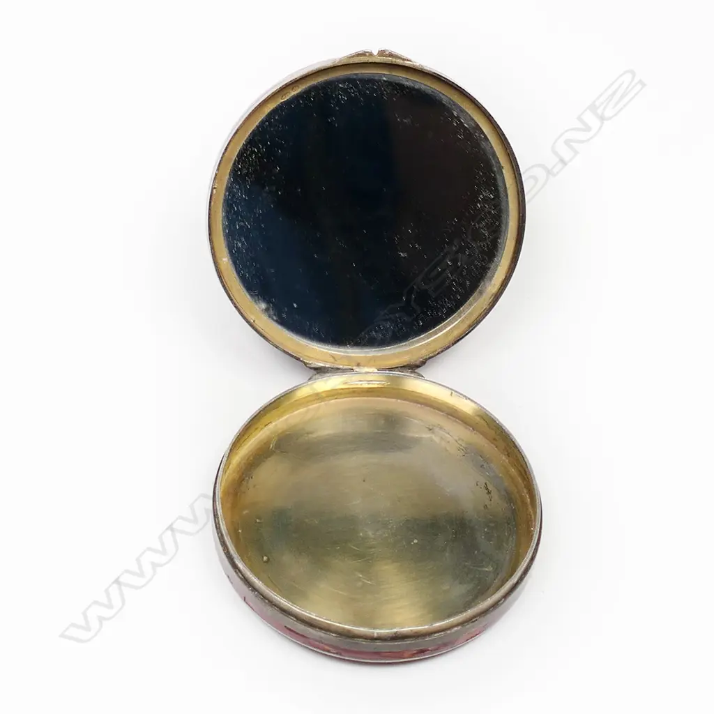 A 1920s Continental silver and enamel compact, Image 1++