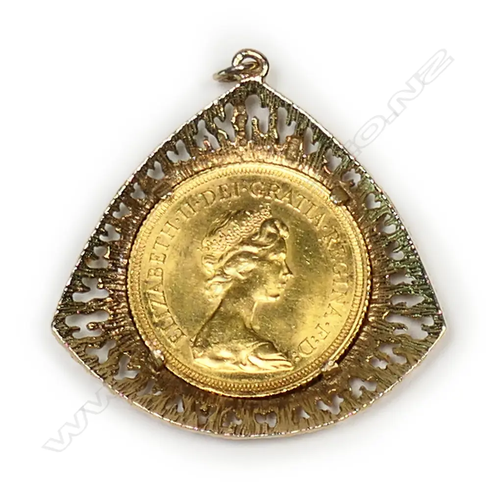 A 1974 full gold sovereign, Image 1++