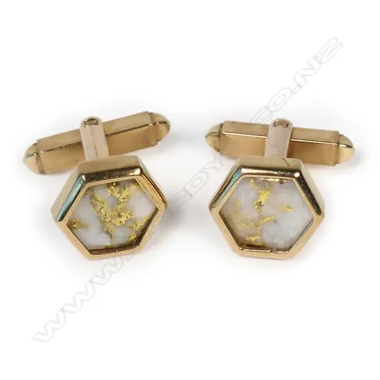A pair of 9ct gold cuff links,