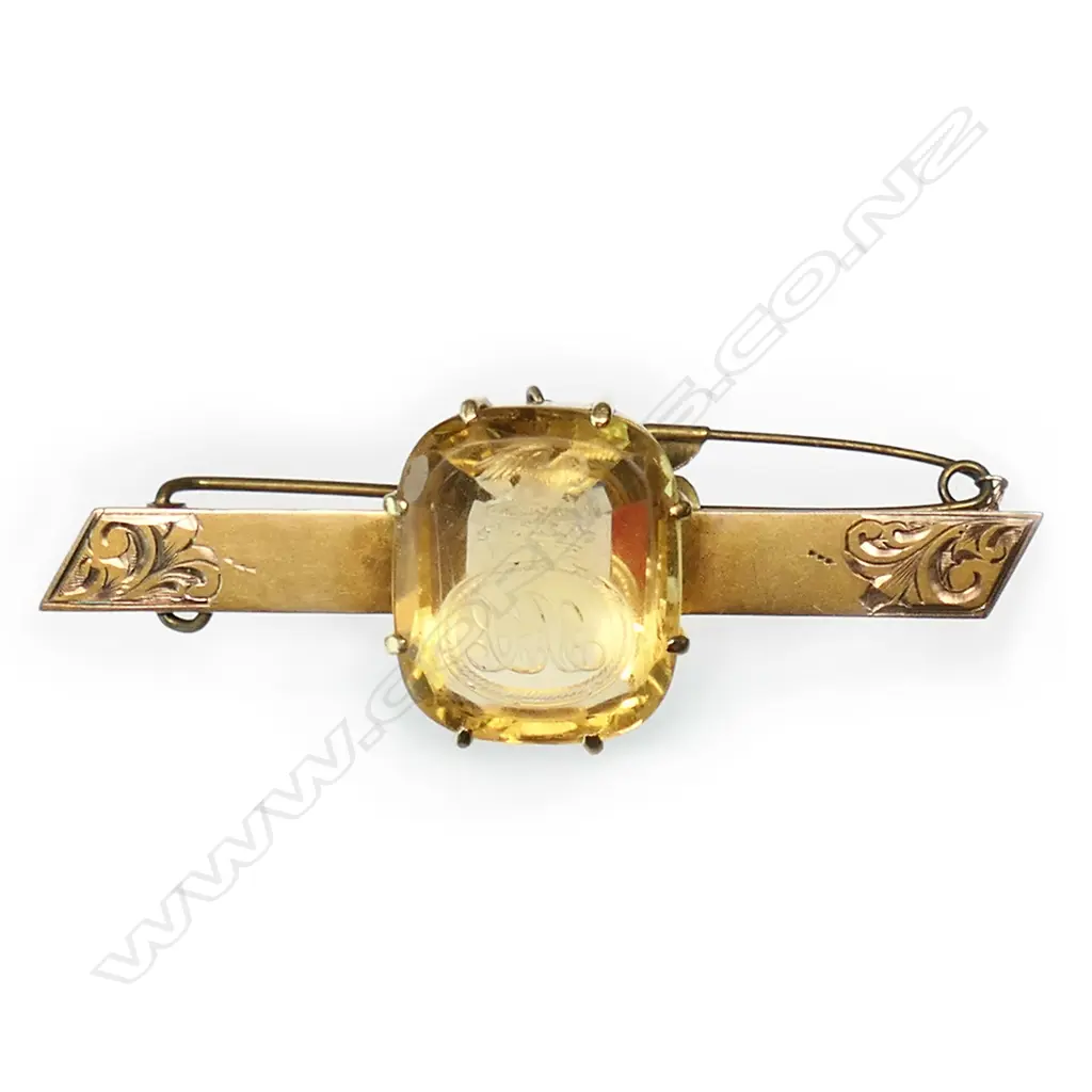 A George III intaglio cut citrine seal in 9ct bar brooch mount, Image 1++