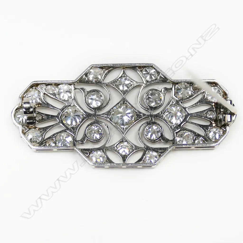 An Edwardian Belle Epoque platinum and diamond brooch, Image 1++