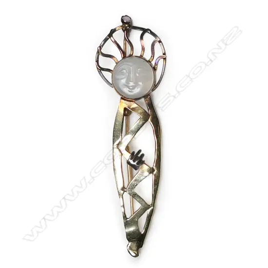 A 14ct yellow gold designer handmade brooch,