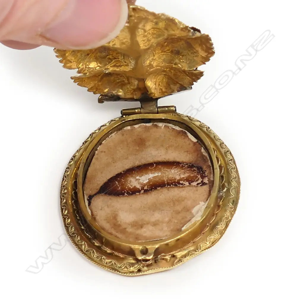 An uncommon Australian themed 19thC colonial 15ct gold fancy pendant locket, Image 1++
