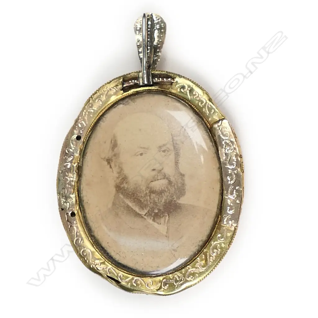An uncommon Australian themed 19thC colonial 15ct gold fancy pendant locket, Image 1++