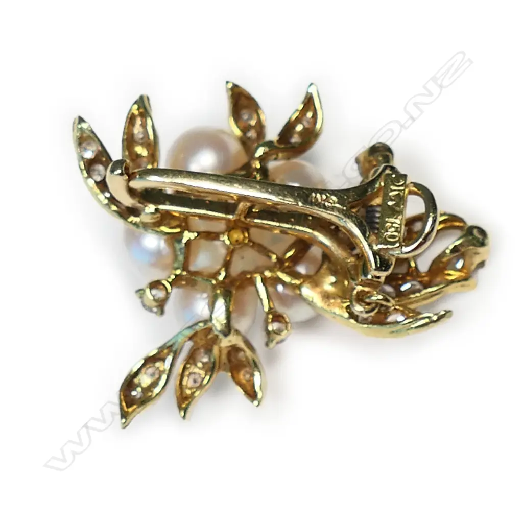 An 18ct yellow gold diamond and pearl spray brooch/clip, Image 1++