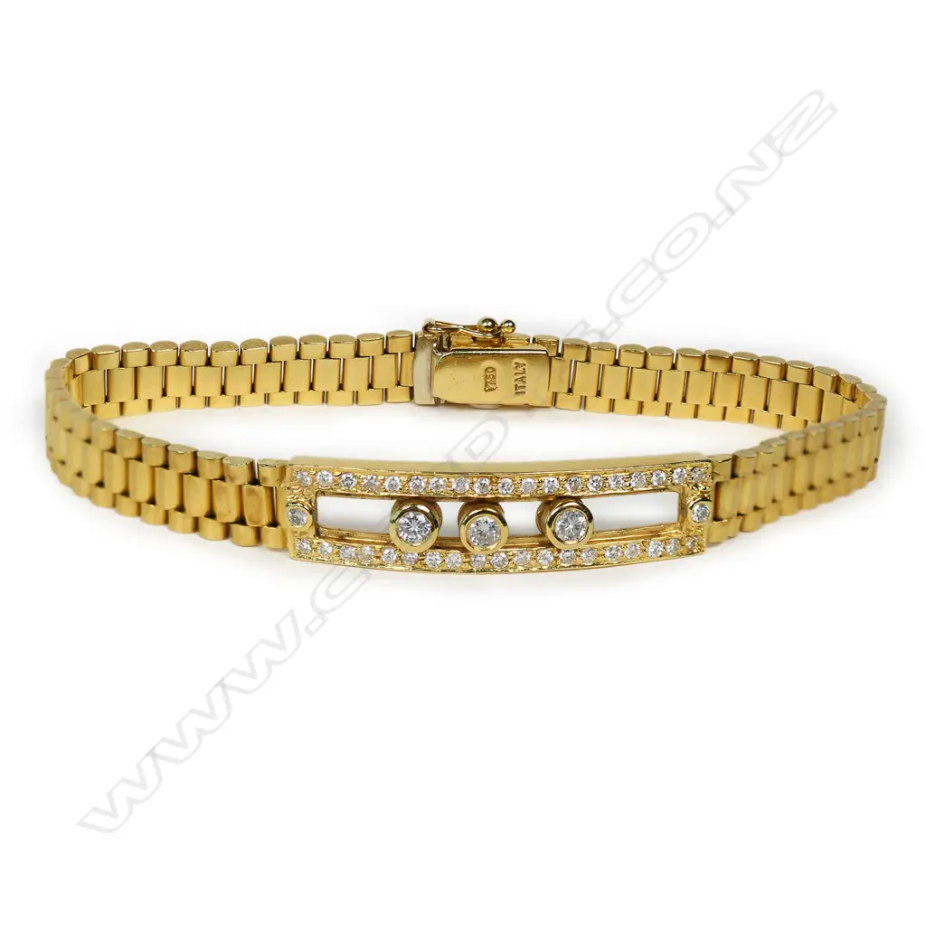 An 18ct yellow gold and diamond bracelet, Image 1++