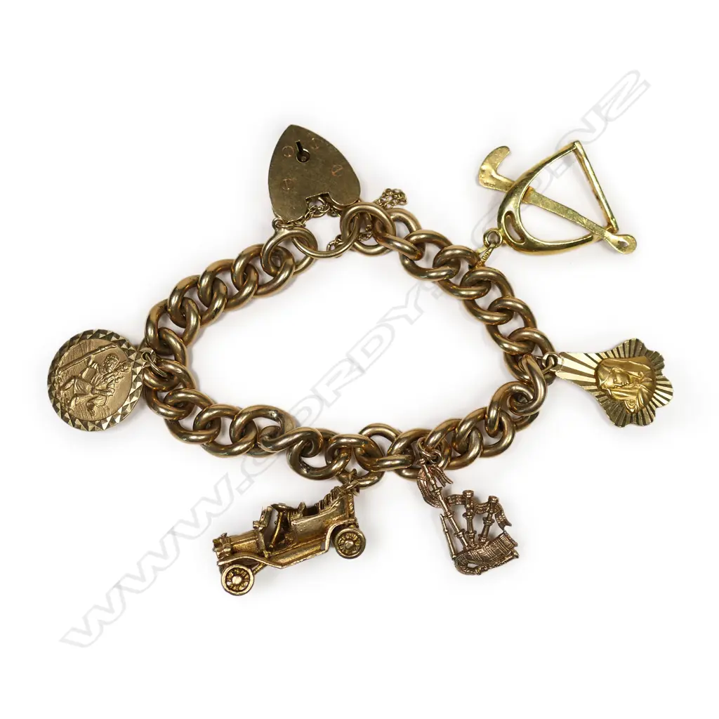 A 9ct gold curb link charm bracelet, Image 1++