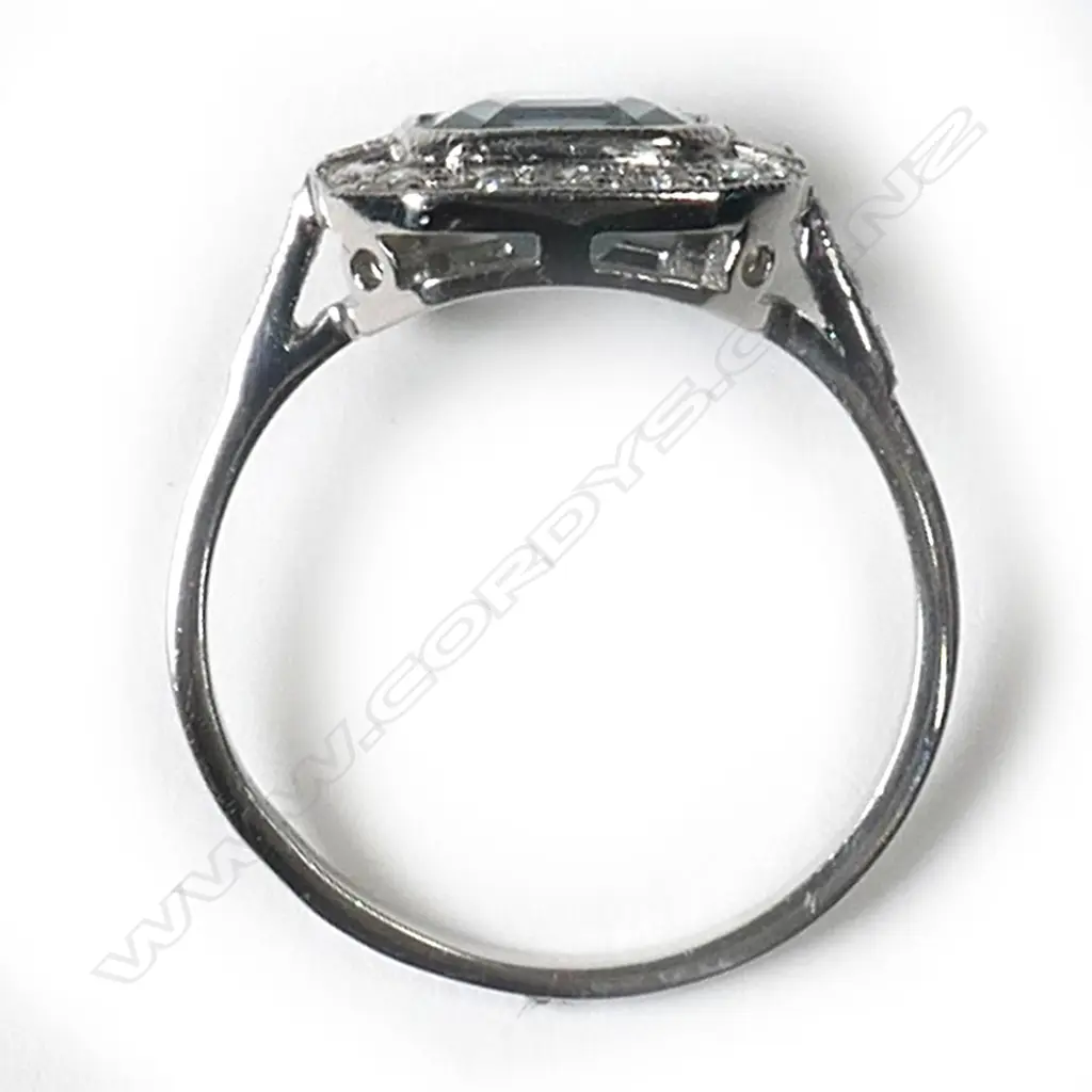 An 18ct white gold, aquamarine and diamond ring, Image 1++
