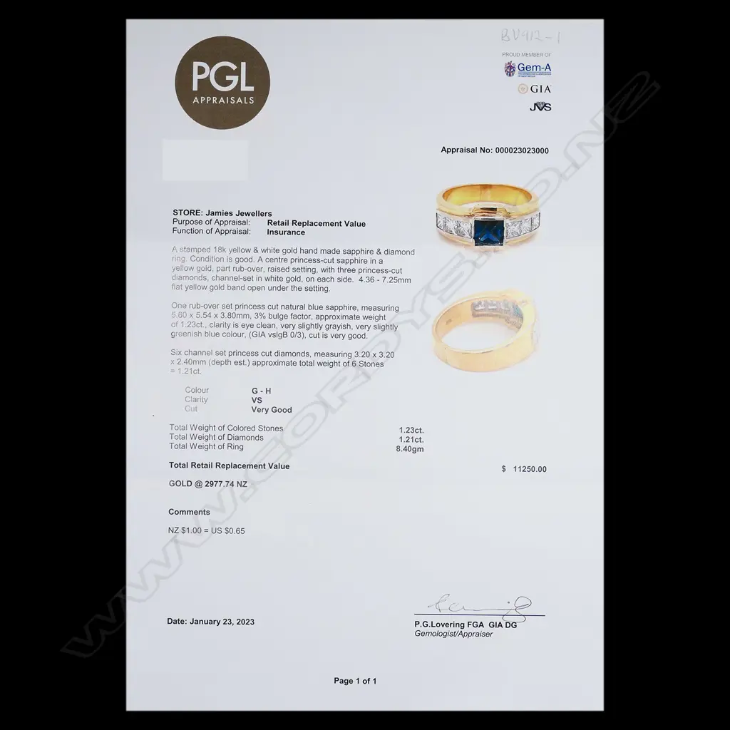 An 18ct yellow and white gold sapphire and diamond ring, Image 1++
