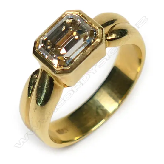 An 18ct modern diamond solitaire ring,