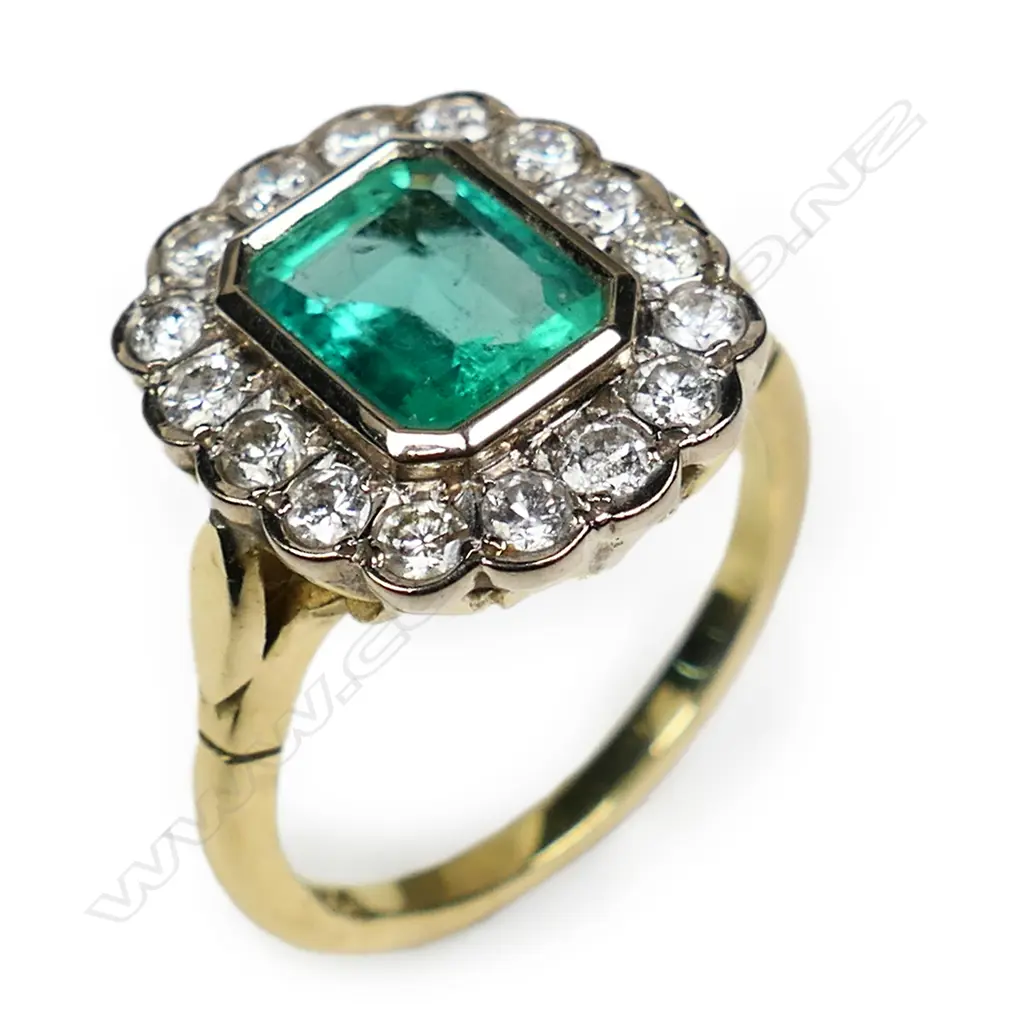 A stylish 18ct yellow gold emerald and diamond ring, Image 1++