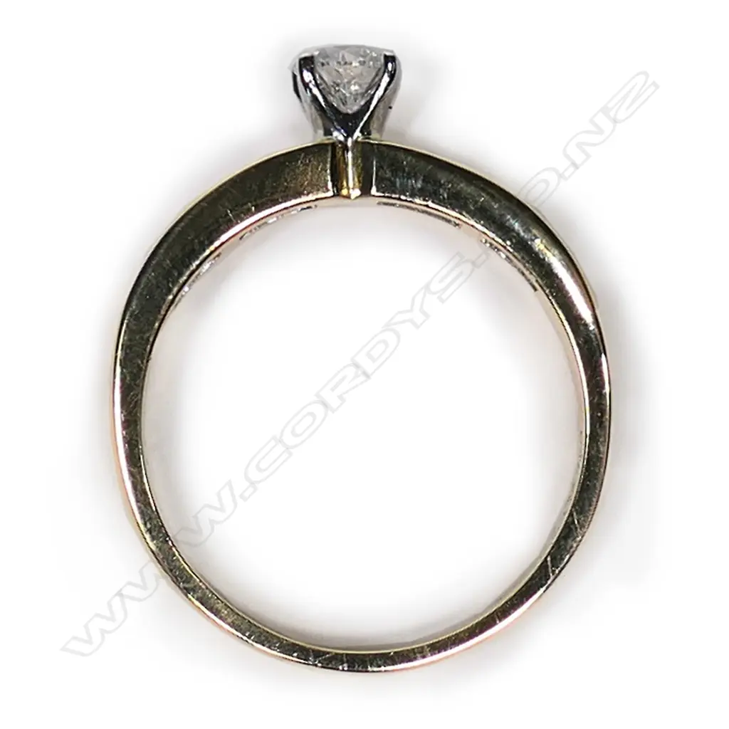 An 18ct diamond solitaire ring, Image 1++