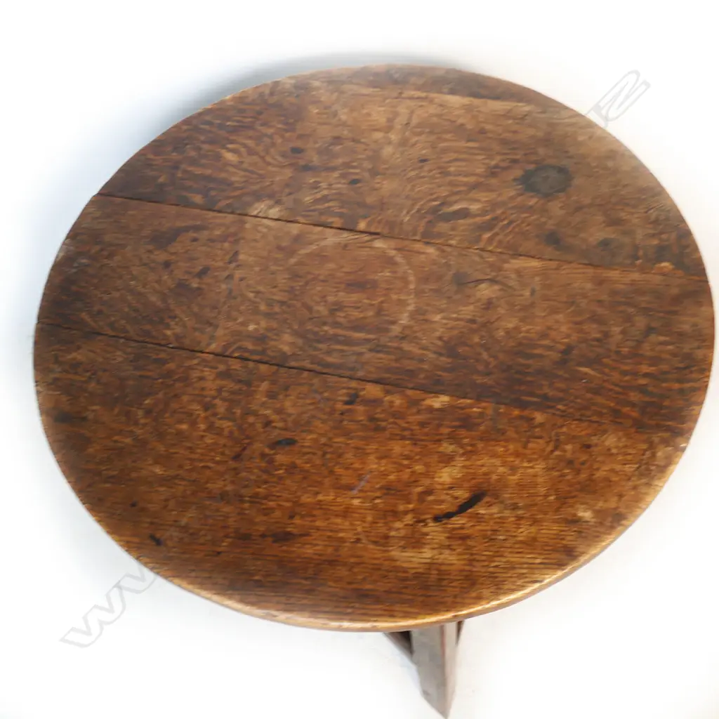 A 19thC oak cricket table, three plank top, Image 1++