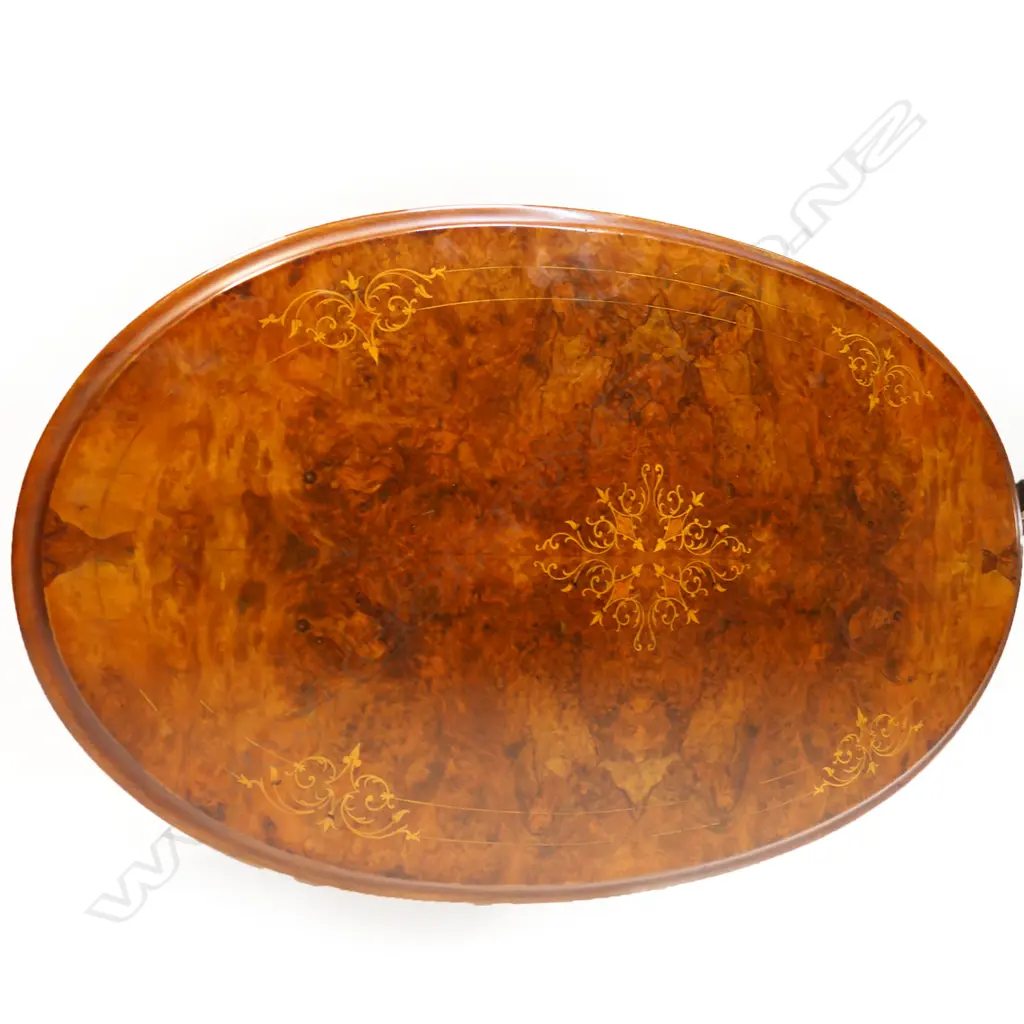 A Victorian burr walnut side table, Image 1++