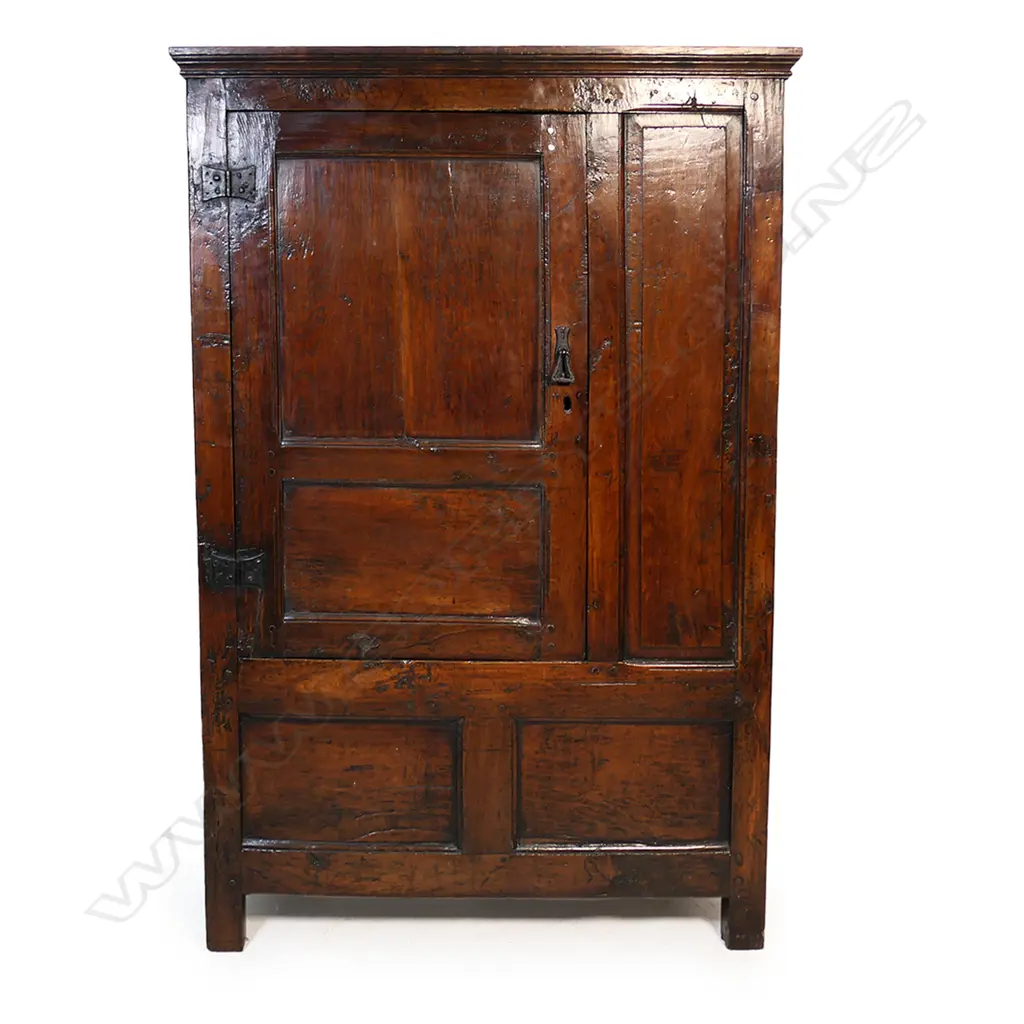A Georgian oak housekeeper's cupboard, Image 1++