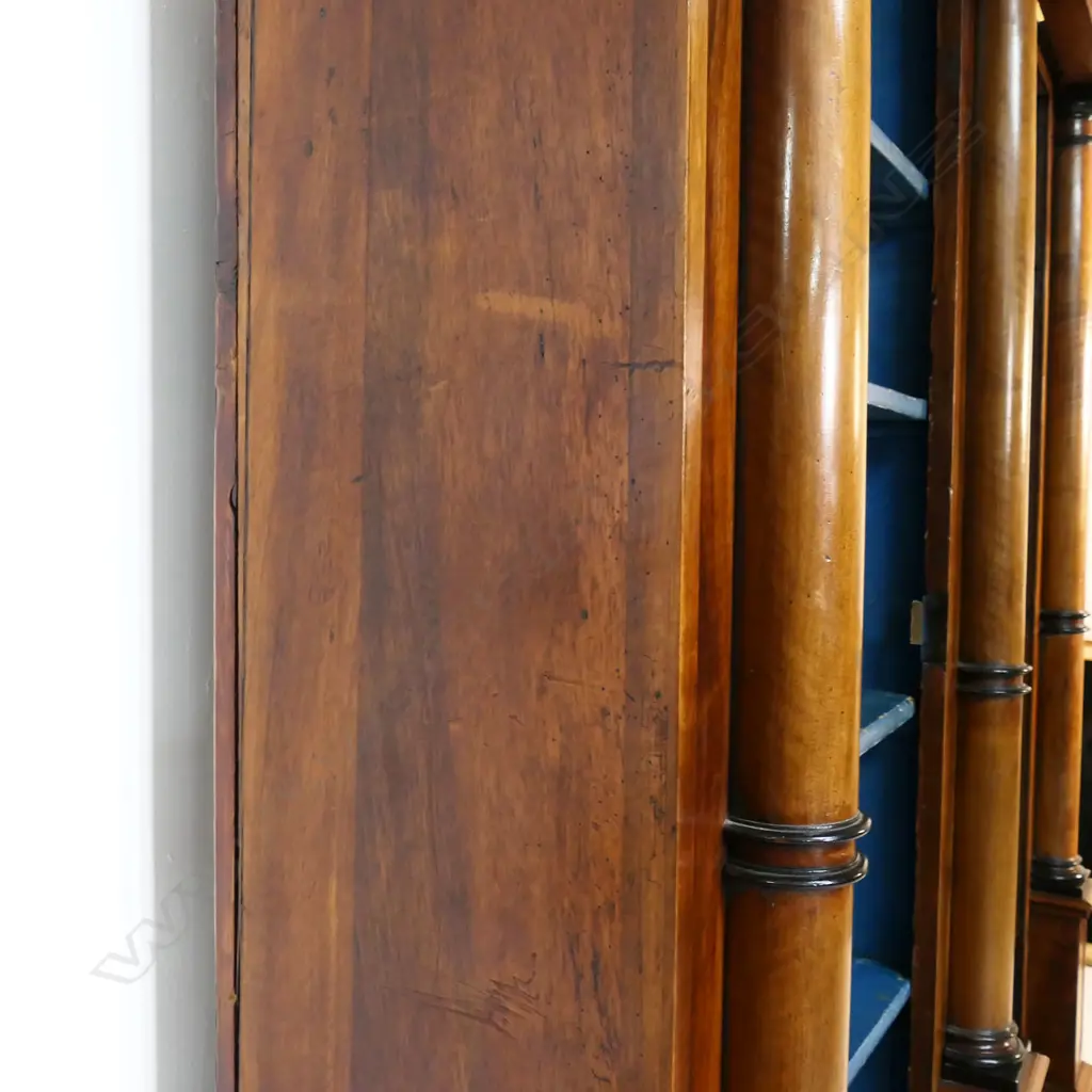 An impressive 18thC French walnut bookcase, Image 1++