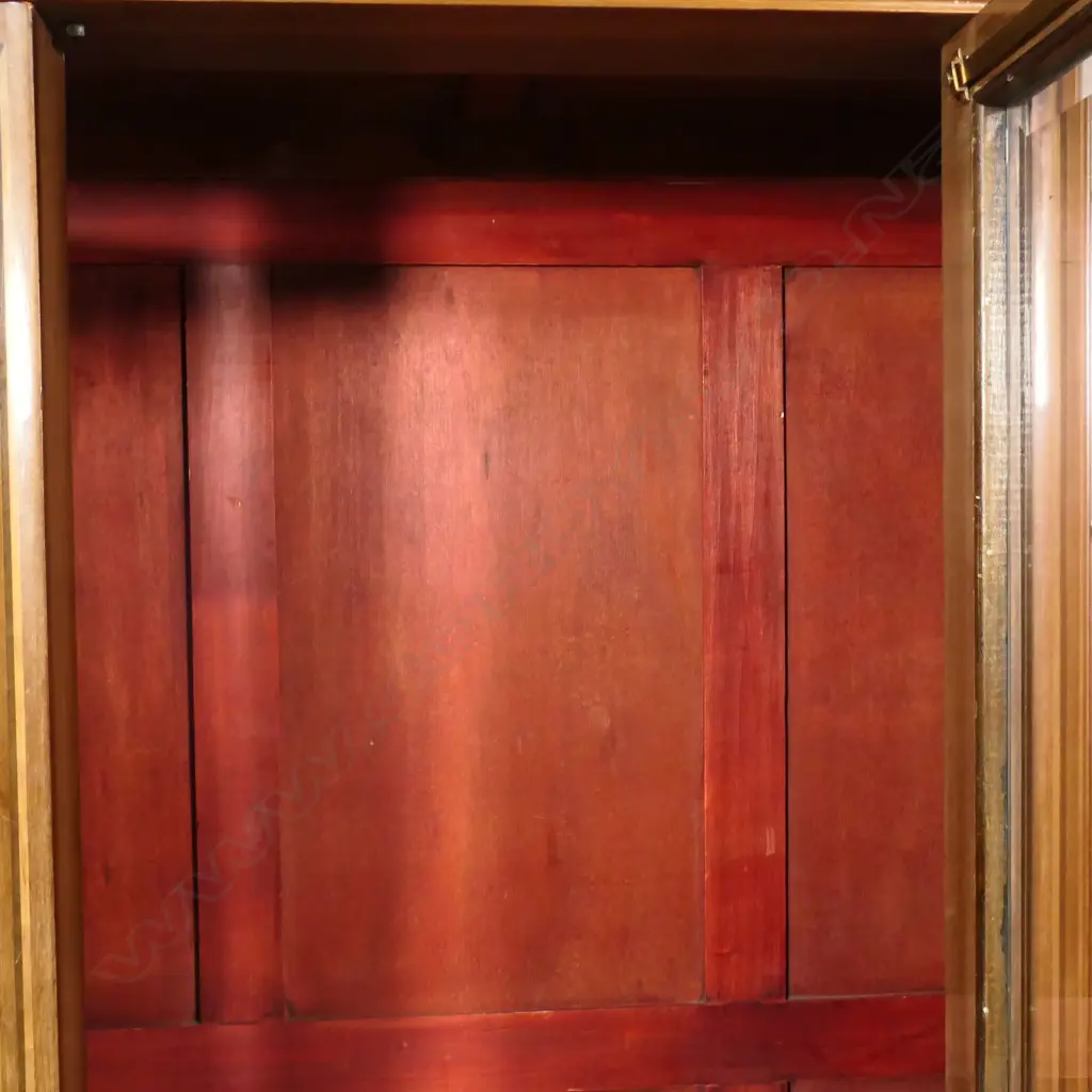 A c.1900 French three door breakfront glazed display bookcase, Image 1++