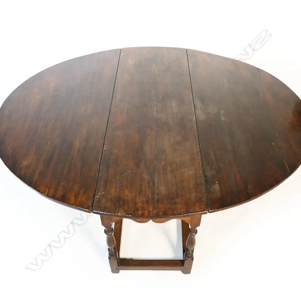 A large Georgian oak gate leg table, Image 1++
