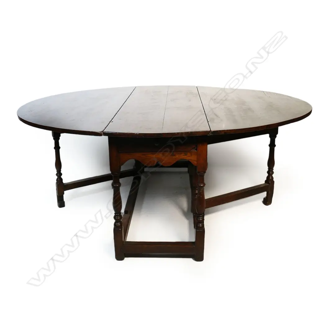 A large Georgian oak gate leg table, Image 1++