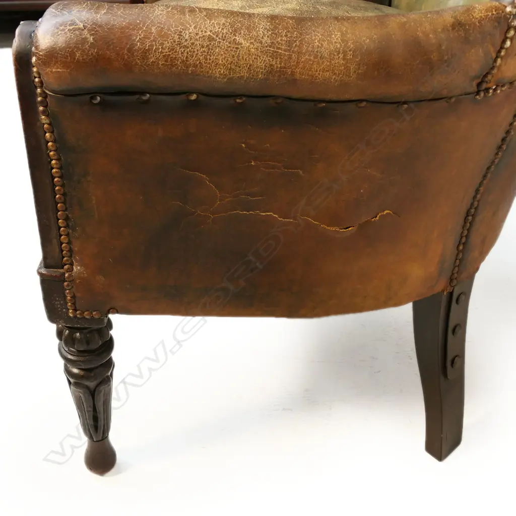 A Victorian leather high back chair, Image 1++