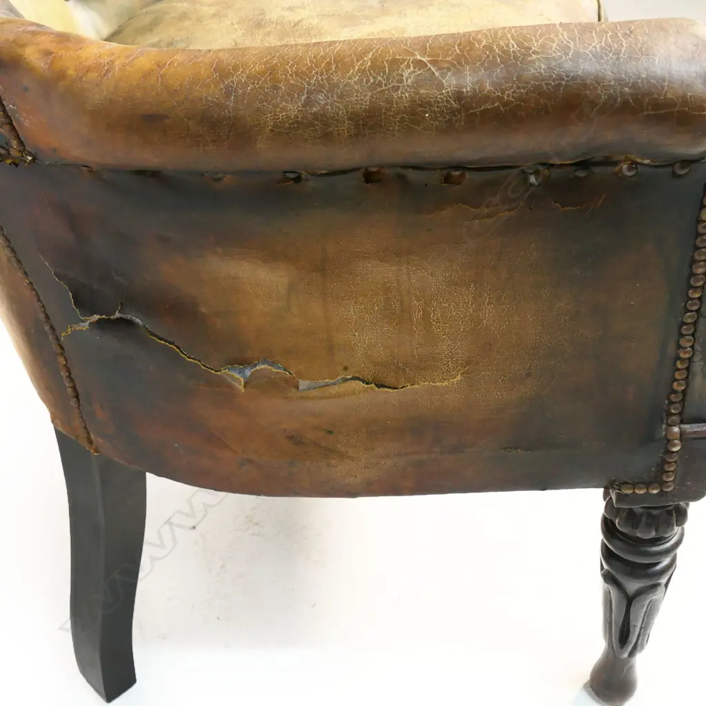 A Victorian leather high back chair, Image 1++