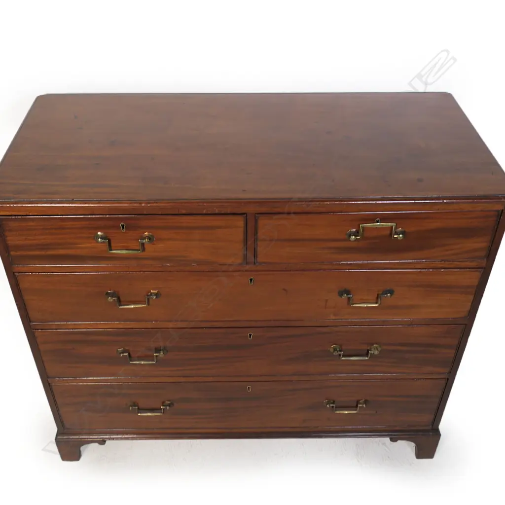 A George III mahogany chest, Image 1++