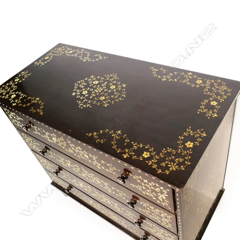 An old Anglo-Indian chest of drawers, Image 1++