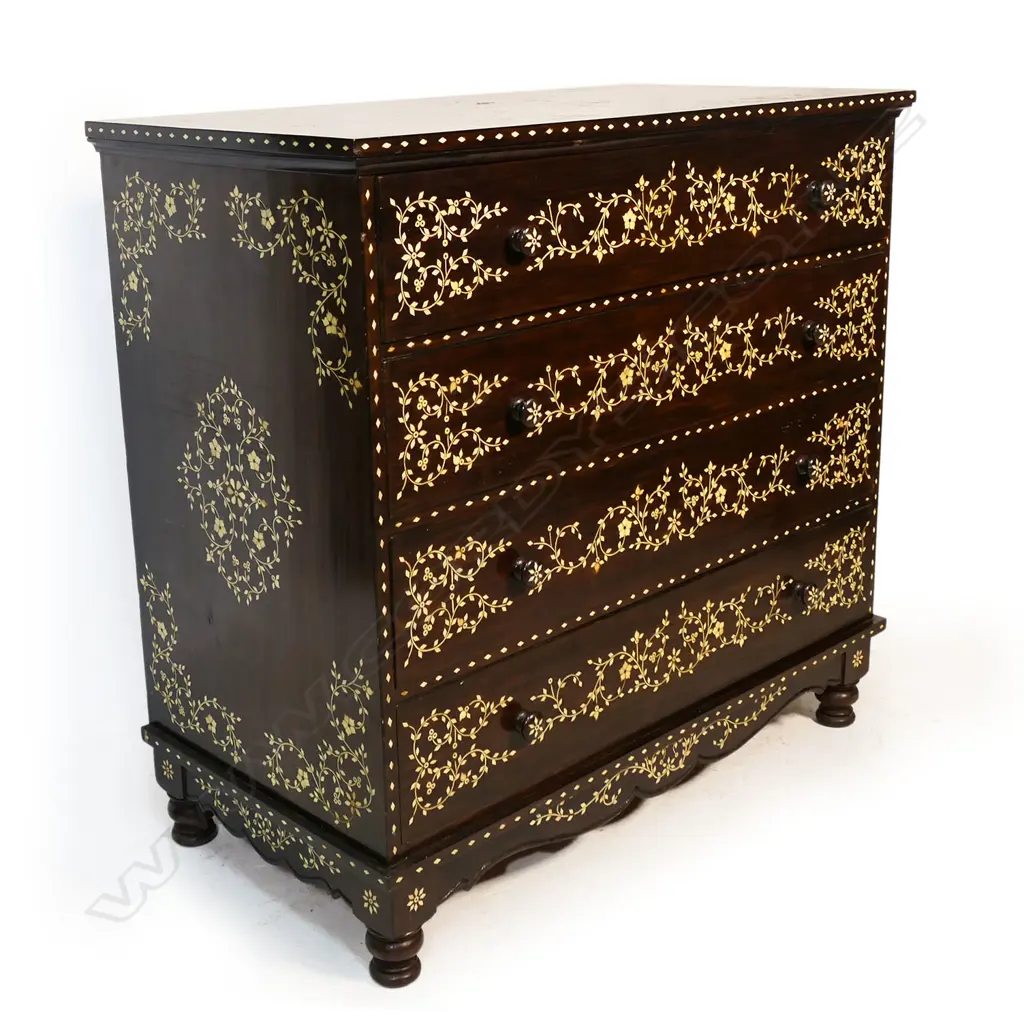 An old Anglo-Indian chest of drawers, Image 1++