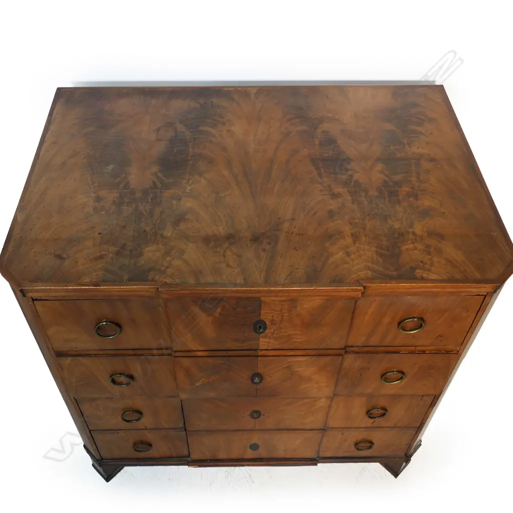 A Biedermeier four drawer chest, Image 1++
