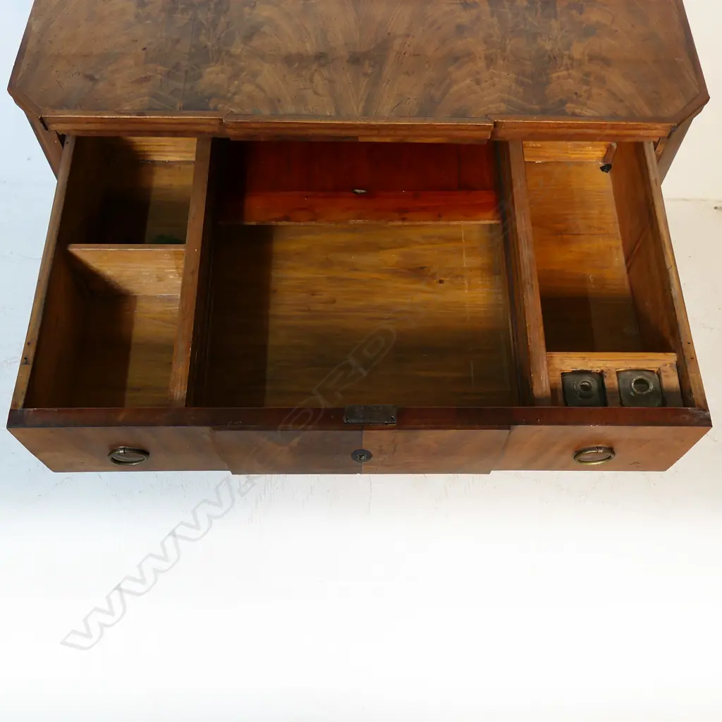 A Biedermeier four drawer chest, Image 1++