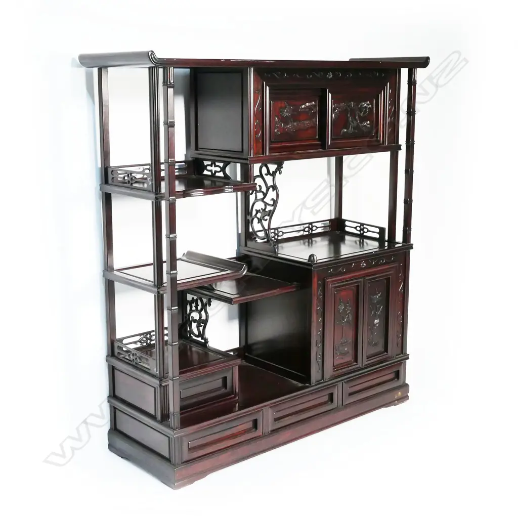 A quality mid 20thC Chinese rosewood display cabinet, Image 1++