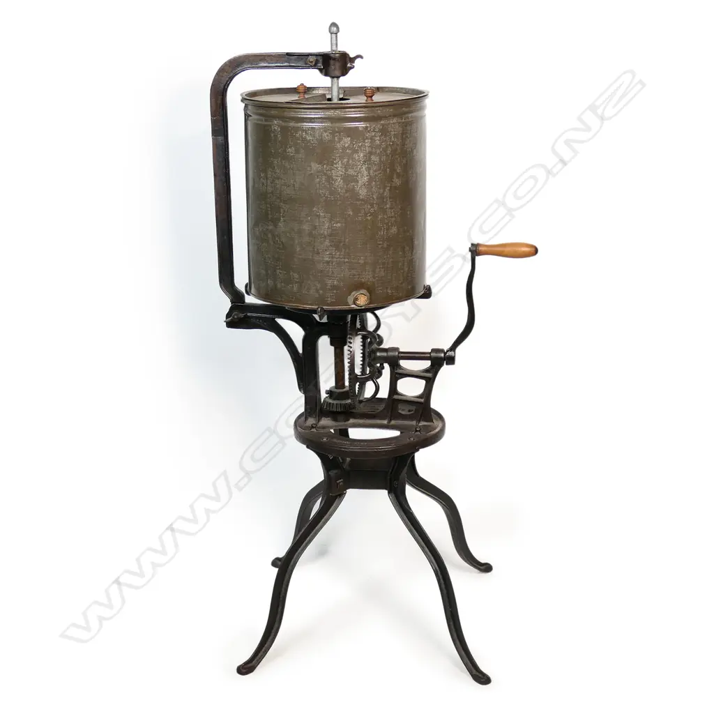 A 1911 Victor (Columbia USA) standing cast-iron churn, Image 1++